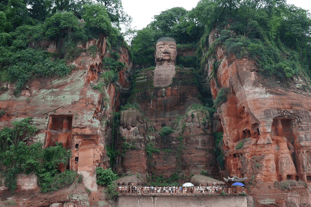 Mount Emei and the Leshan Giant Buddha offer a majestic spiritual retreat surrounded by nature (Source: Pixabay)